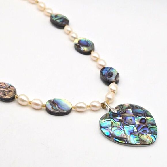 Paua Abalone‎ Shell Mosaic Heart on Abalone and White Freshwater Pearl Necklace - Picture 1 of 5
